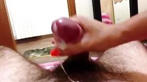 Cherry 엉덩이 포르노 Pimps의 섹시한 Paris Lincoln과 함께 포즈를 취하는 나사