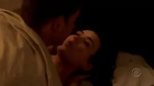 포주 XXX에서 밀프 포르노 페트라 블레어를 유혹하는 선교사 똥