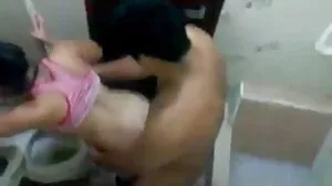 Smut Puppet의 예쁜 Joana White와 함께하는 Long 빈티지 포르노 Legs 영화