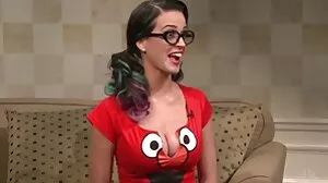 Naughty America의 매혹적인 Lilly Hall이 있는 Long 한국어 섹스 영화 Legs 장면